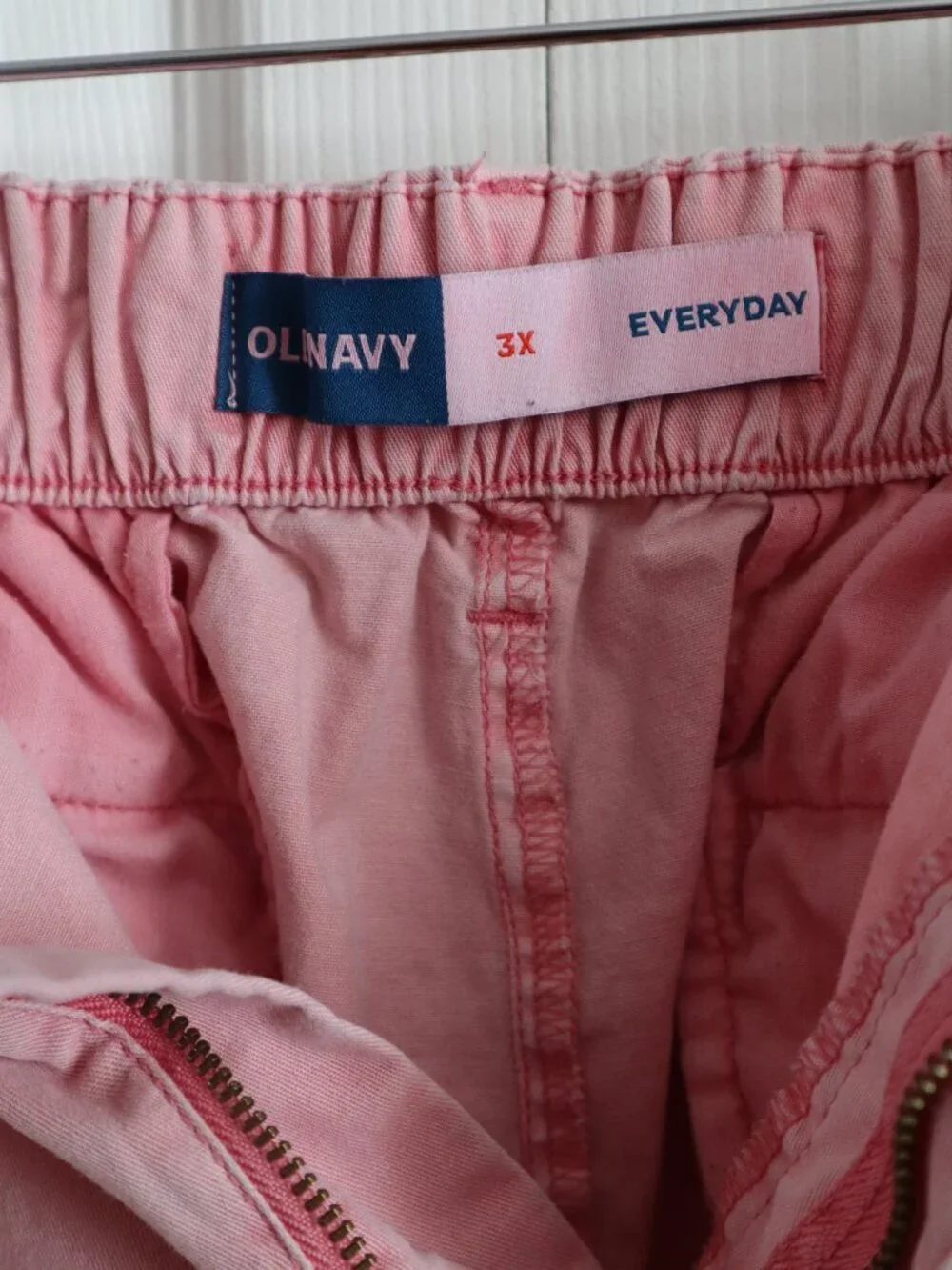 Old Navy Women's Plus Size 4X Pastel Pink Cotton Chino Everyday Shorts - Picture 2 of 4